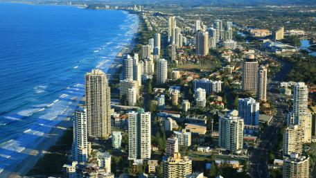 Vibrant Coastal Cityscape in 4K Resolution wallpaper