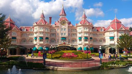 Charming Cityscape Wallpaper wallpaper