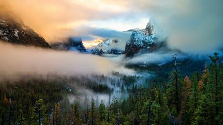 Breathtaking Mountain Landscape with Misty Valley wallpaper