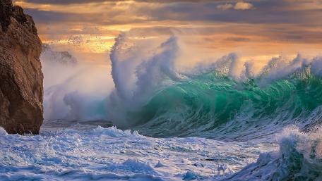 Majestic Ocean Waves at Sunset wallpaper