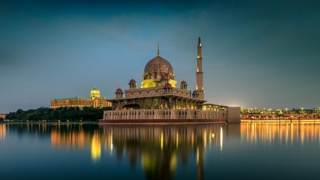 Serene Cityscape at Twilight wallpaper