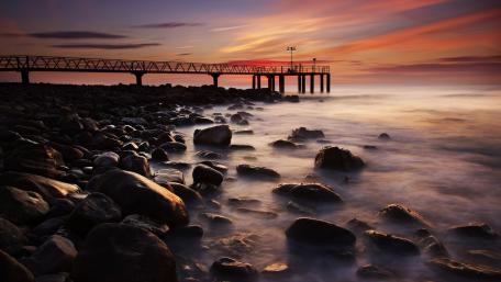 Serene Sunset at the Pier wallpaper