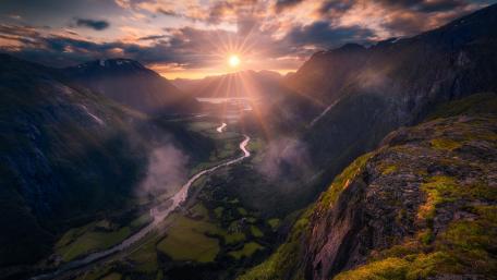 Breathtaking Sunrise Over Majestic Mountains and Valley wallpaper