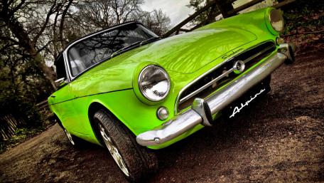 Vibrant Green Classic Car Wallpaper wallpaper