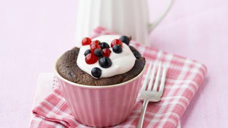 Delicious Chocolate Dessert with Berries and Cream wallpaper