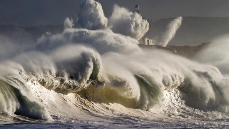 Fury of Nature’s Waves wallpaper