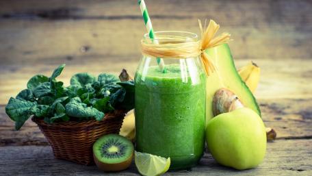 Fresh Green Smoothie Delights for a Healthy Boost wallpaper