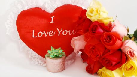 Heartfelt Romance and Roses Gift Wallpaper wallpaper