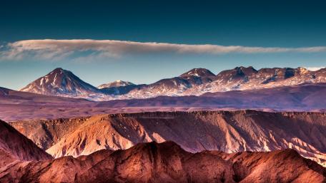Majestic Mountain Range at Dusk wallpaper