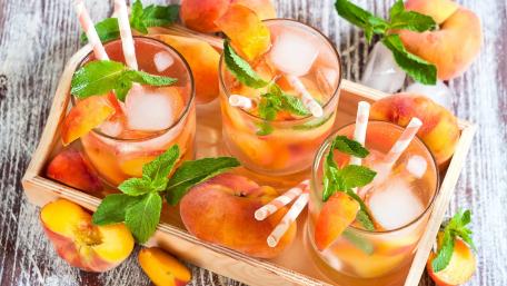 Refreshing Peach Mint Summer Drinks Wallpaper wallpaper