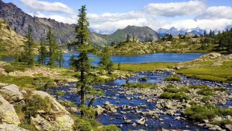 Tranquil Mountain Landscape with Lakes and Streams wallpaper