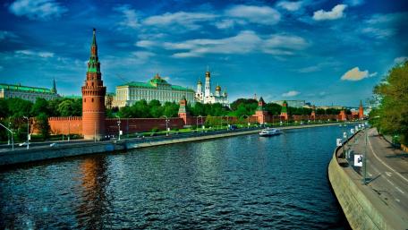 Stunning View of Moscow's Historic Landmarks Over the River wallpaper