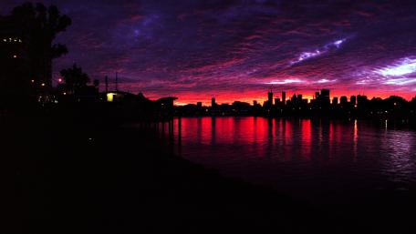 Twilight Serenity Over the Cityscape wallpaper
