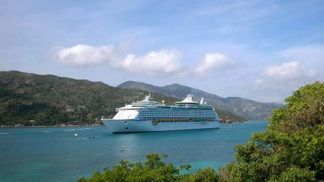 Serene Cruise on Tranquil Waters wallpaper