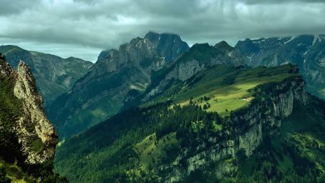 Majestic Mountain Peaks Under Dramatic Clouds wallpaper
