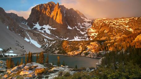 Majestic Mountain Sunrise Over Serene Lake wallpaper