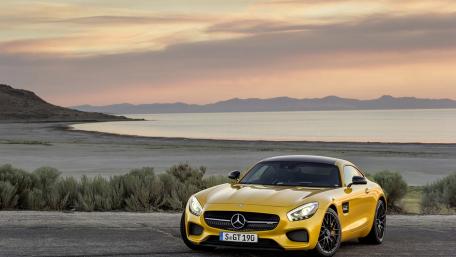 Sleek Luxury on the Horizon wallpaper