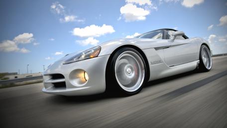 Sleek Silver Sports Car on the Move wallpaper