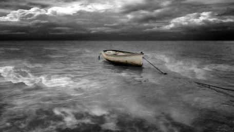 Stormy Serenity on the Lake wallpaper
