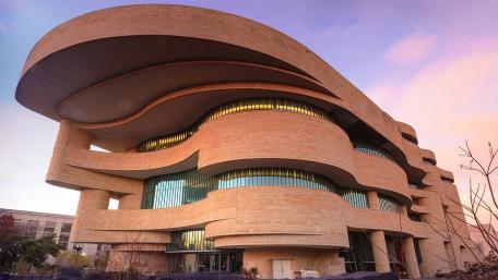 Modern Architectural Marvel in Urban Landscape wallpaper