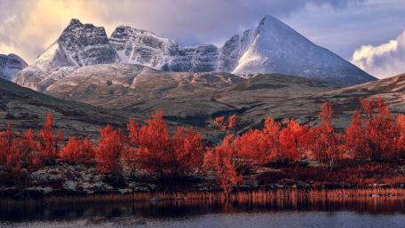 Majestic Mountains and Fiery Autumn Foliage wallpaper