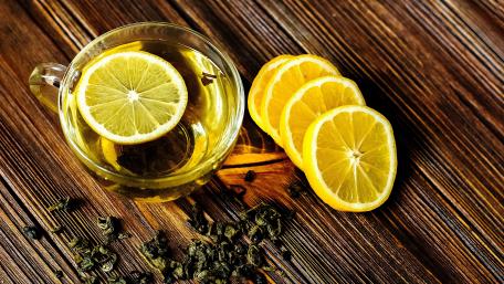 Refreshing Lemon Tea with Citrus Slices for Cozy Moments wallpaper