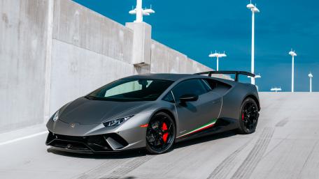 Sleek Lamborghini on Urban Rooftop wallpaper