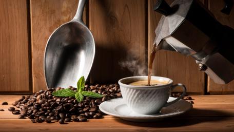 Rich Aroma of Freshly Brewed Coffee in 4K Quality wallpaper