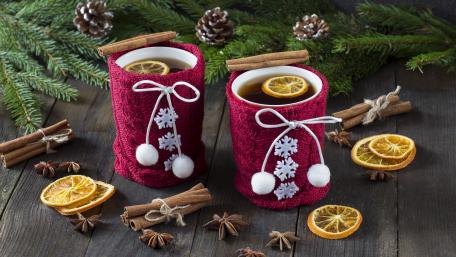 Warm Holiday Drinks for Celebration Mood wallpaper