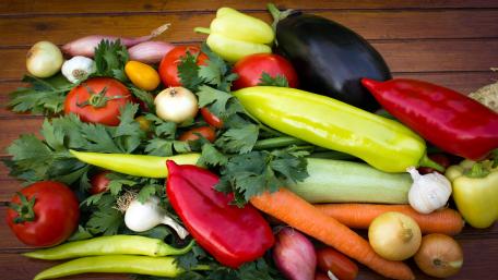 Fresh and Vibrant Vegetable Medley Wallpaper wallpaper