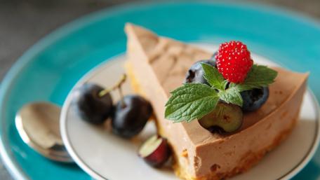 Delicious Chocolate Mousse Cake Delightful Treat for Dessert Lovers wallpaper