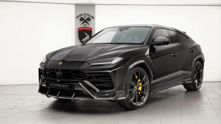 Sleek Black Lamborghini Urus in Stunning Detail wallpaper