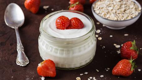 Delicious Yogurt with Fresh Strawberries and Oats wallpaper