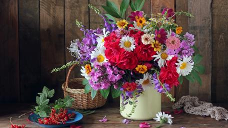 Vibrant Floral Bouquet in Rustic Charm wallpaper