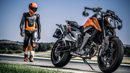 Dynamic Motorcycle Adventure Scene in 4K Resolution wallpaper