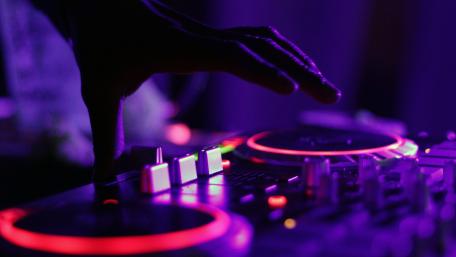 DJ in Purple Light wallpaper