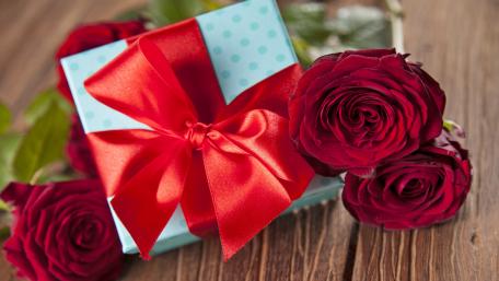 Elegant Red Roses with Gift Box for Romantic Moments wallpaper