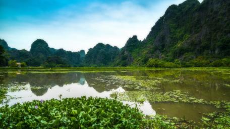 Serene Landscape of Mountains and Waterways wallpaper