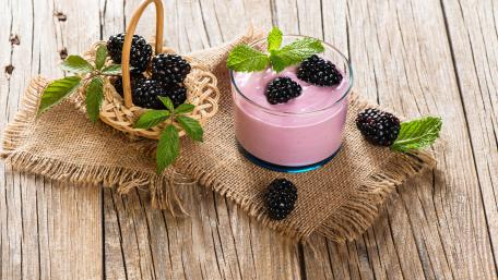 Berry Blissful Delight in a Glass wallpaper