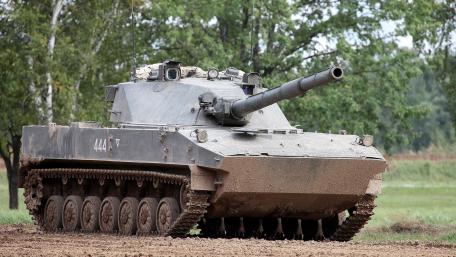 Military Tank on Maneuvering Terrain in 4K Quality wallpaper