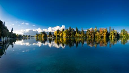 Serene Autumn Reflections in Blue Waters wallpaper