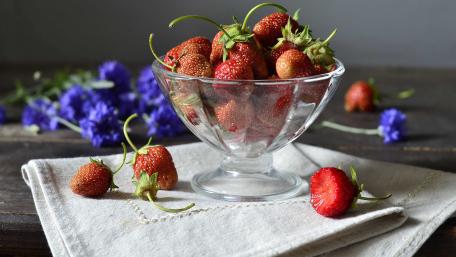Vibrant Strawberries in Glass Bowl wallpaper