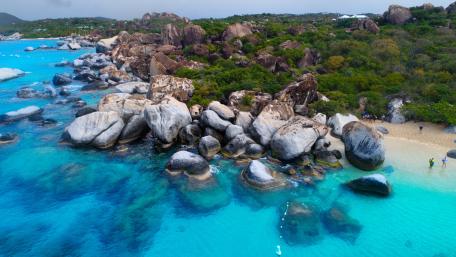 Tropical Paradise with Crystal Clear Waters wallpaper