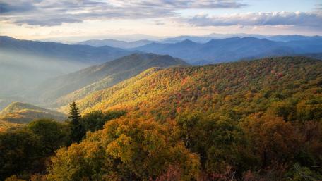 Majestic Mountain View in Autumn Colors wallpaper