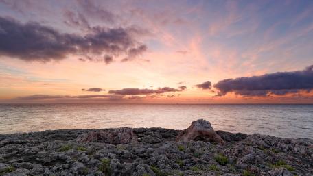 Serene Sunset Over Tranquil Waters wallpaper
