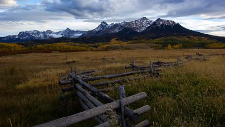 Majestic Mountain Landscape in Autumn Colors wallpaper