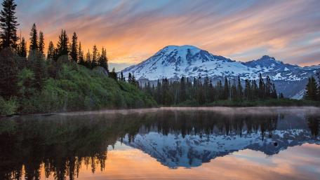 Majestic Mountain Reflections at Sunset wallpaper