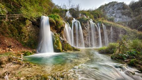Majestic Waterfalls in Tranquil Nature Scene wallpaper