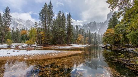 Serene Autumn Reflections in Nature's Wilderness wallpaper