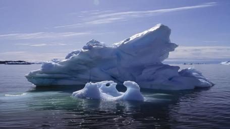 Majestic Icebergs in Calm Waters wallpaper